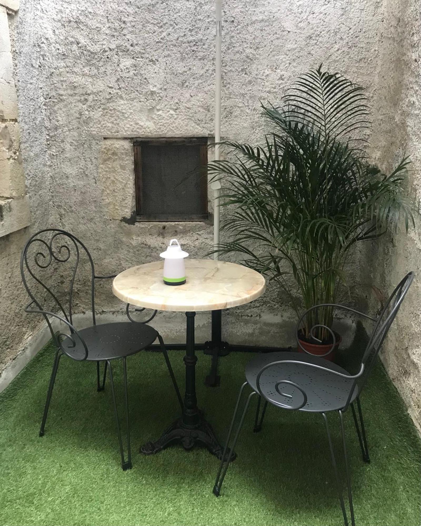 Le Pastore Avec Terrasse Dijon Exterior photo